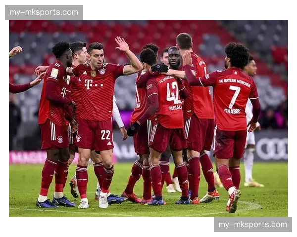 拜仁vs斯图加特上半场：菲里希首开纪录，拜仁三将迅速反超